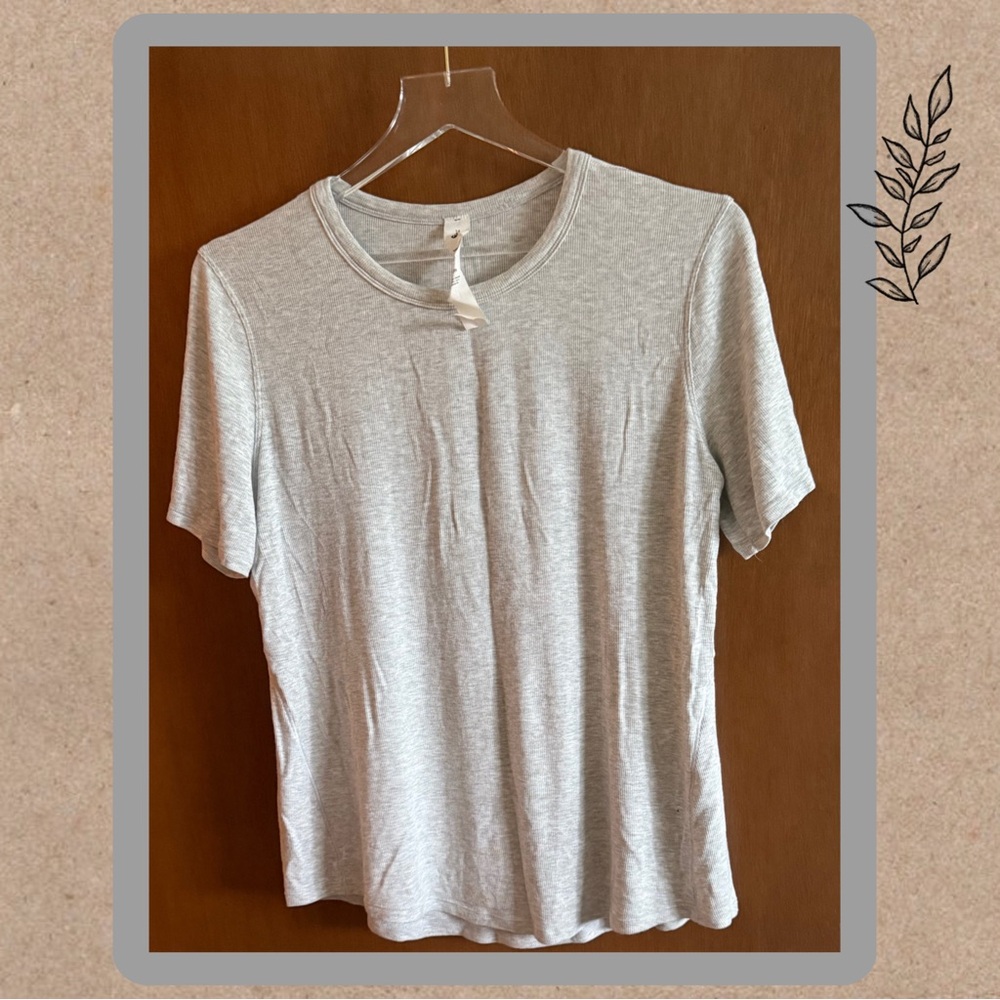 Lululemon Hold tight tshirt . Light grey. Size 14.